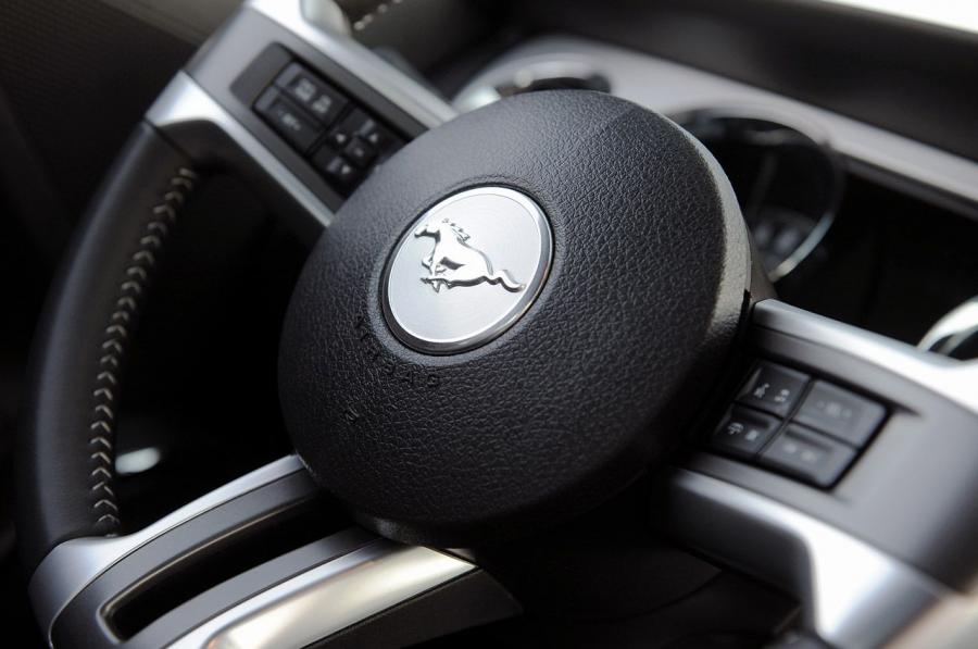 Ford Mustang V6 2012 года  (фото 85 из 133)